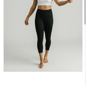 Zyia Black Pocket Light n Tight Hi-rise Capri 20"